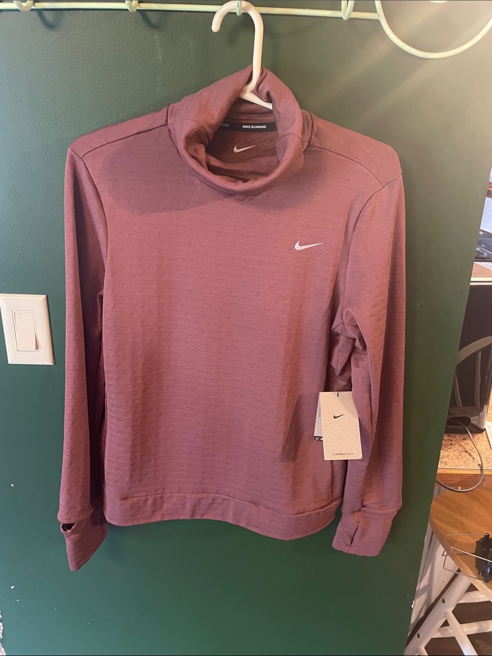 Nike Running Women’s Turtleneck Mauve Long Sleeve Therma-Fit NWT Shirt Medium